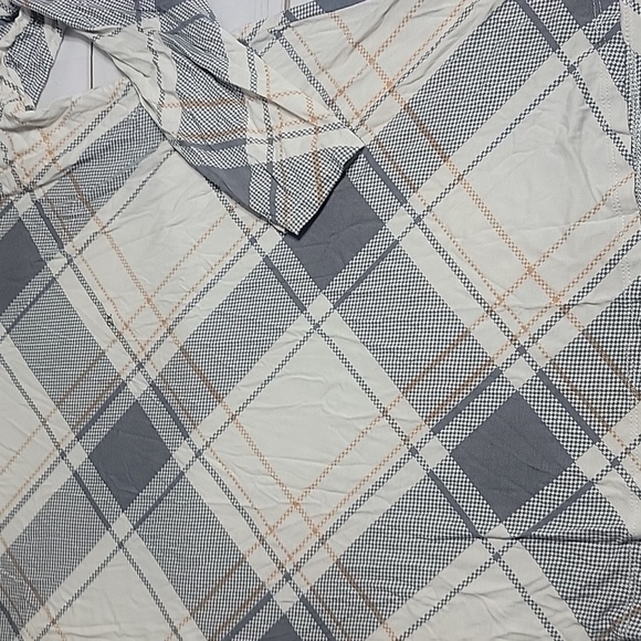 MAURICES 24/7 Flawless Gray Plaid Long Sleeve Tee Soft and Comphy Tee Fall Color - Picture 2 of 5